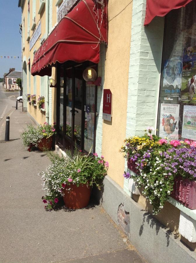 Hotel Le Dauphin Moulins-la-Marche Exterior foto